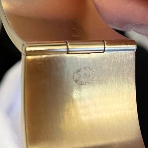 Chanel Gold CC Turnlock Cuff Bracelet - Picture 4 of 7
